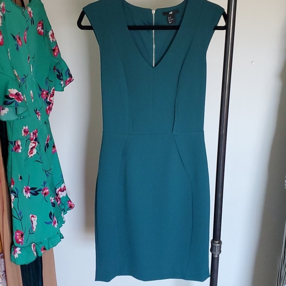 H&M Dresses & Skirts - H&M sleeveless dress size 6